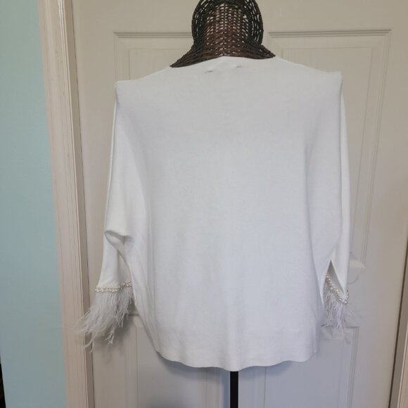 Siani Milano White Tunic-Style  Sweater Top-Feathers & Pearl Sleeves  (Large) - Picture 5 of 12